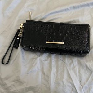 BRAHMIN - Kayla Leather Wristlet in Black Melbourne